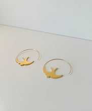 Load image into Gallery viewer, Uma hoop earrings